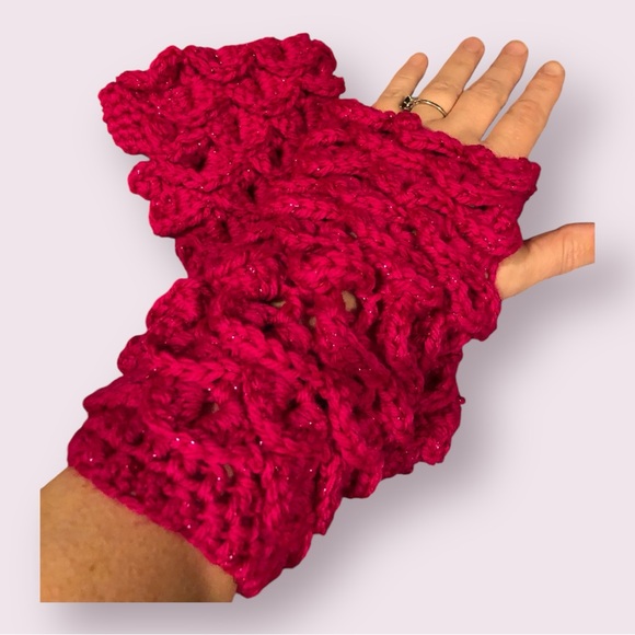 Crochet Dragon Scale Fingerless Mittens - Red Heart Metallics Fuchsia - Picture 8 of 16